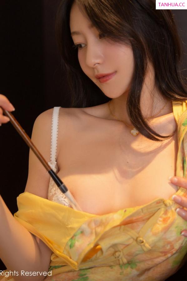 熊小诺 哎小诺 [XiuRen]高清写真图 2022.11.03 No.5802 熊小诺 旗袍美腿第11张图片